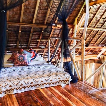 Barya Lang Villa- Native Villa With Jeepney Room El Nido Exterior photo